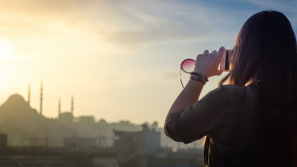 shallow focus photo of person in black quarter-sleeved shirt